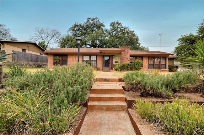 Building Photo - 2300 Rebel Rd