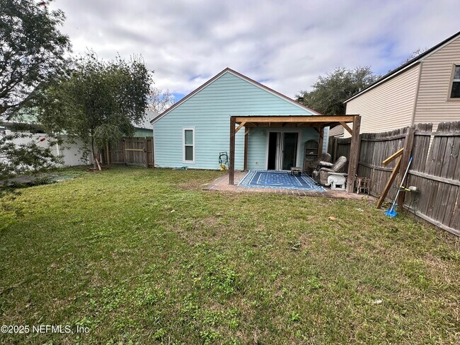 Building Photo - 1855 Alberta Ct N