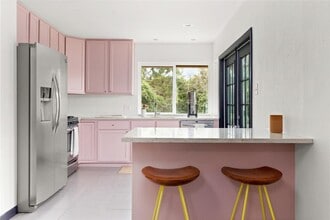 Building Photo - 705 Battle Bend Blvd