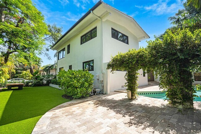 Building Photo - 7810 Beach View Dr