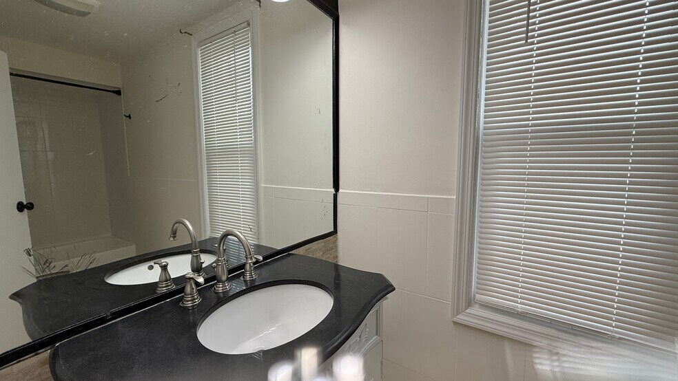 Building Photo - 238 Claremont Ave