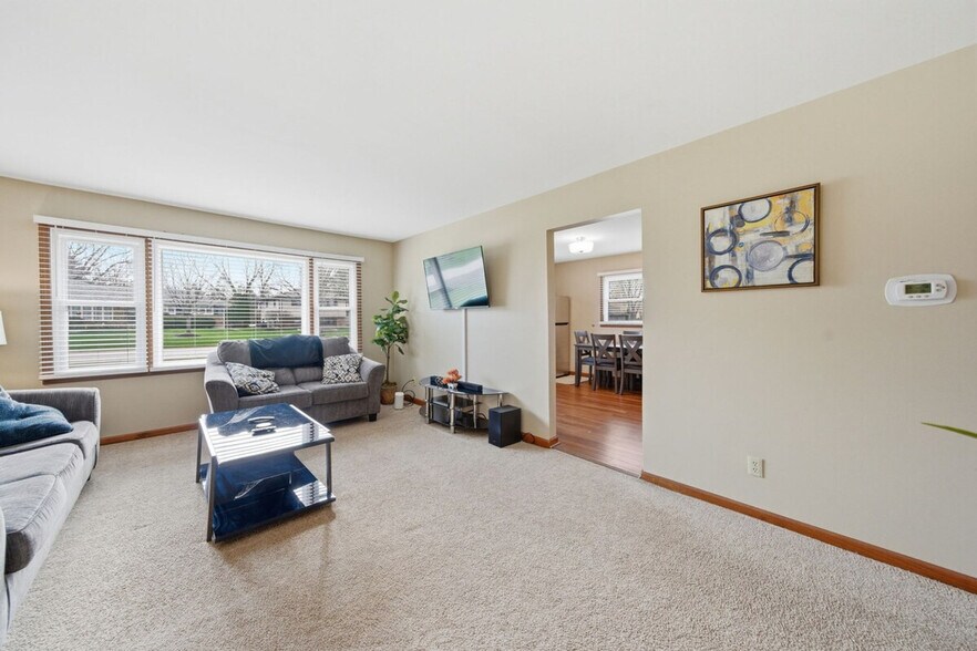 Building Photo - 1121 Johnston Dr