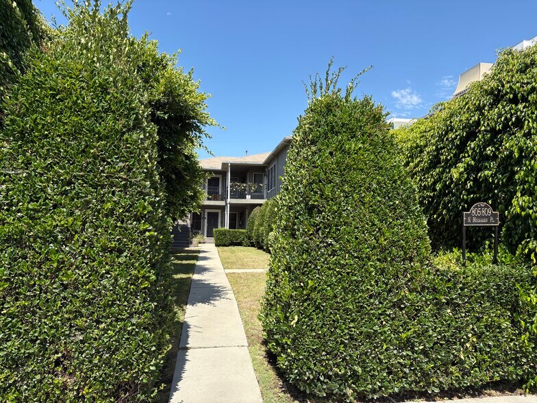 front of building from street - 805 N McCadden Pl