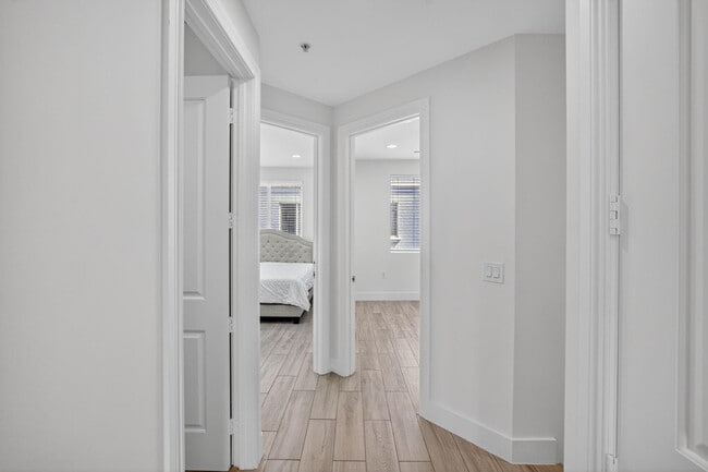 Building Photo - 508 N Birch Rd