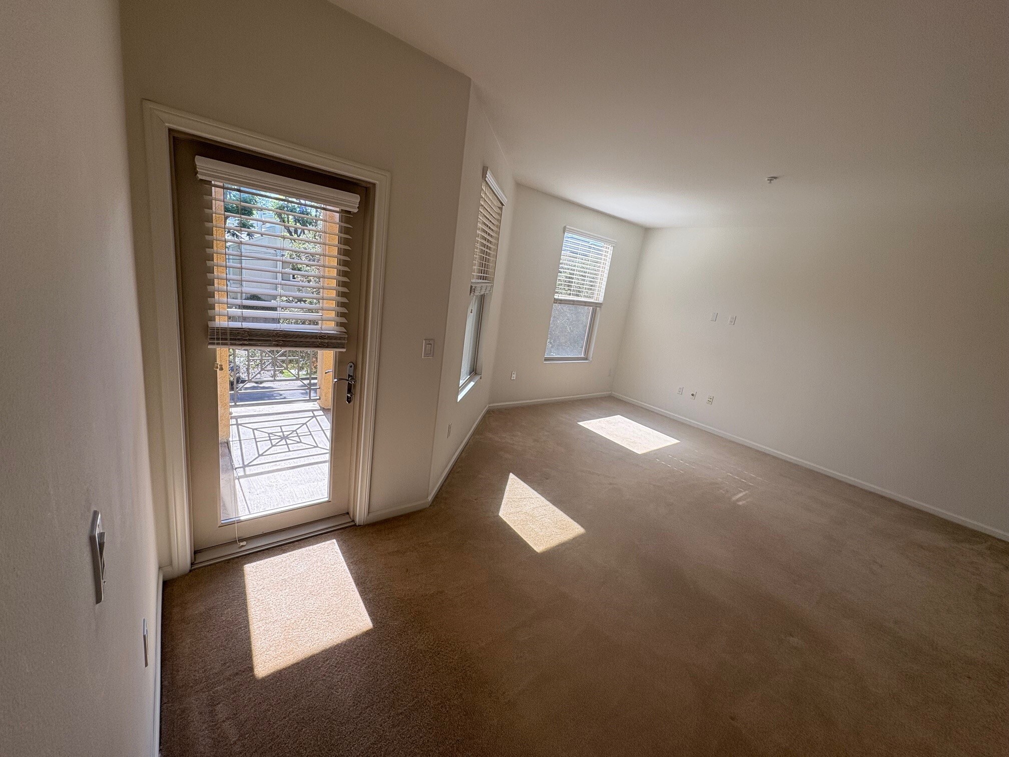 Patio Entry - 128 N Oak Knoll Ave
