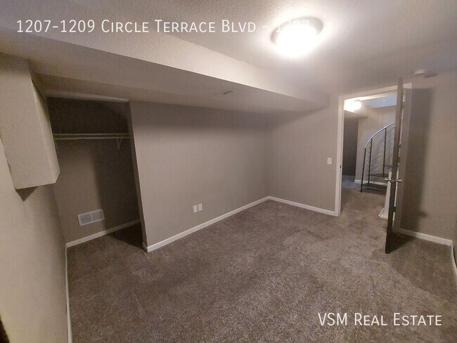 Building Photo - Available NOW! Upper Level 4 Bed / 2 Bath ...