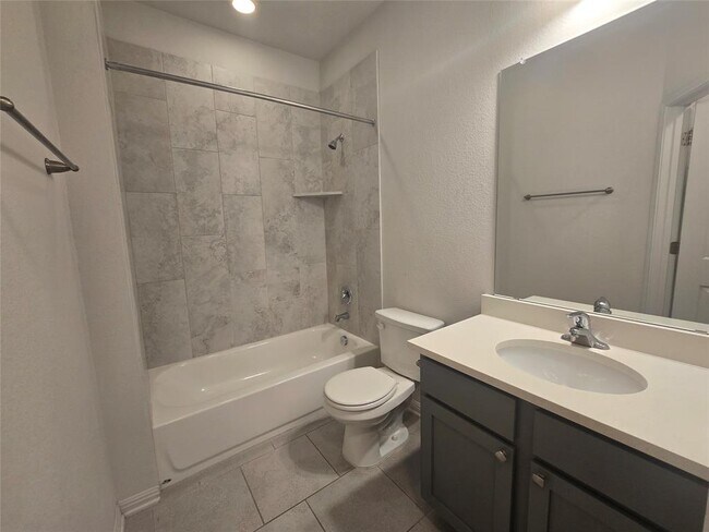 Building Photo - 520 Falkland Trace