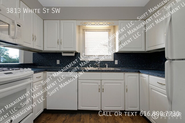 Building Photo - 3813 White St SW