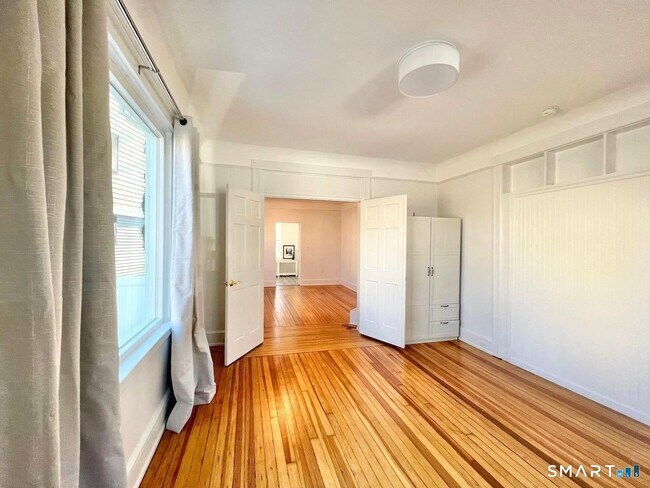 Building Photo - 28 Wessels Pl
