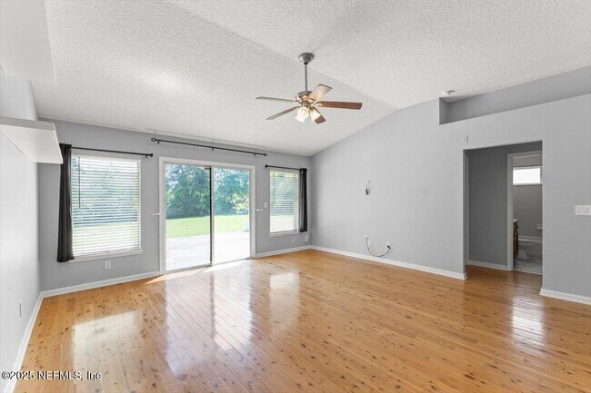 Building Photo - 1333 Lindseys Xing Dr