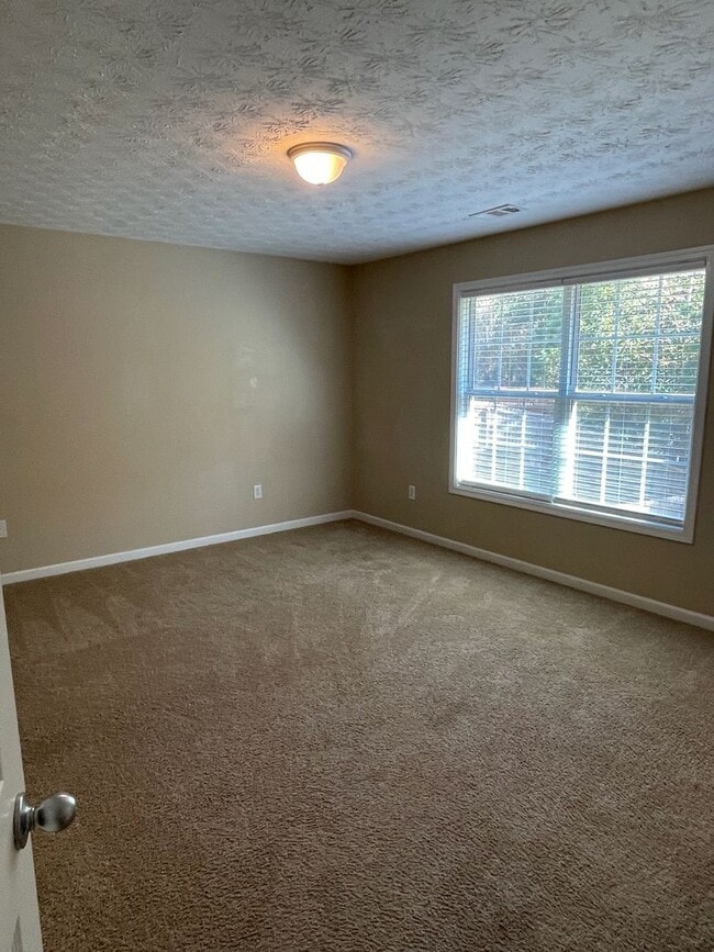 Building Photo - Four oversized bedrooms, Grayson High School