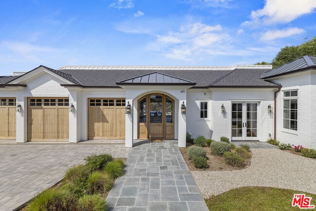 Building Photo - 6671 Dume Dr