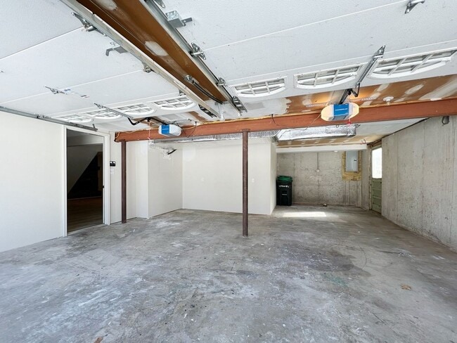 Building Photo - A Perfect Place to Call Home!!