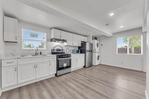 Building Photo - 551 Hichborn St