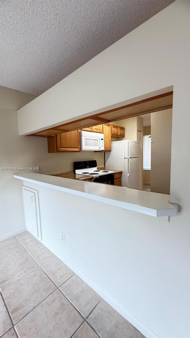 Building Photo - 1002 Coral Club Dr