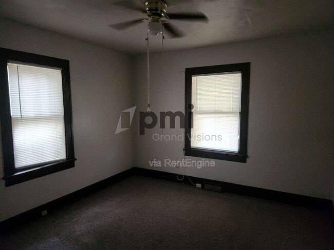 Building Photo - 2055 E Prairie Ave