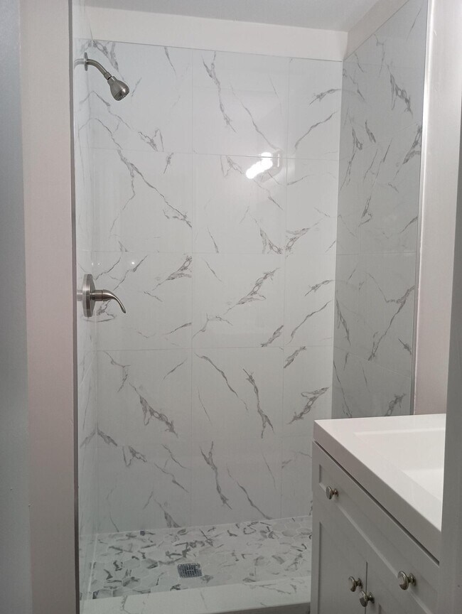 Building Photo - 622 N L St