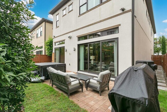 Building Photo - 8311 Via Vittoria Way