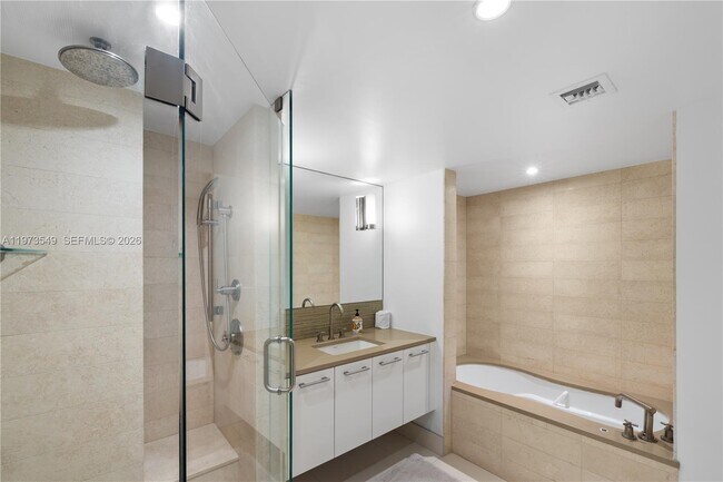 Building Photo - 6801 Collins Ave