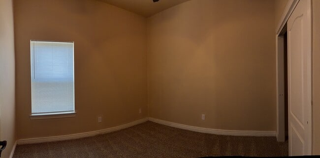 Building Photo - 5545 Manuel Moreno Dr