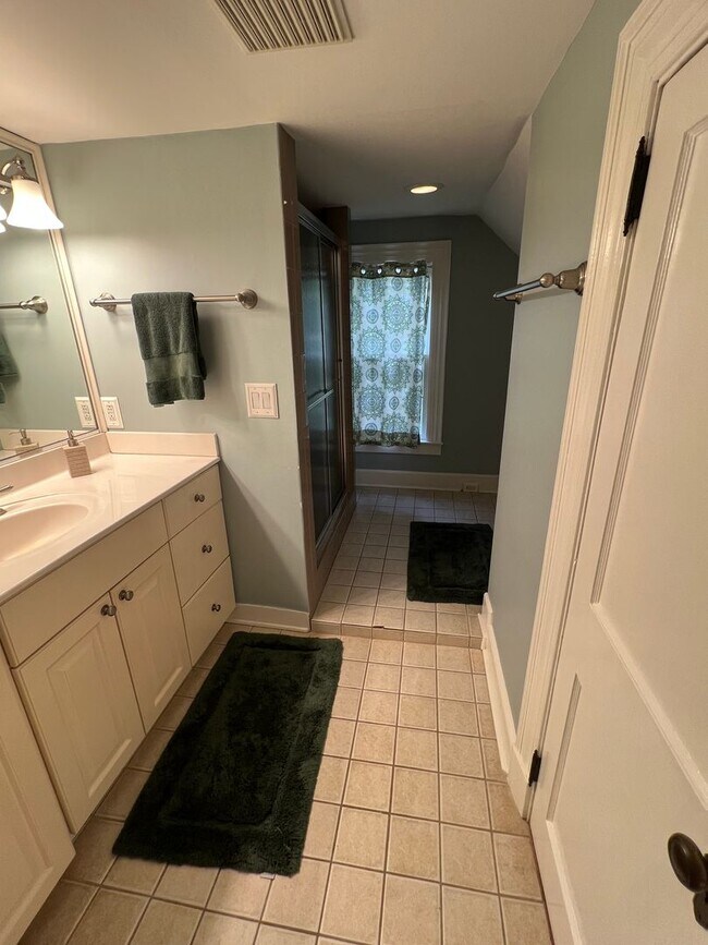 Building Photo - Gorgous 4 Bed 3.3 Bath house in the Sedgef...