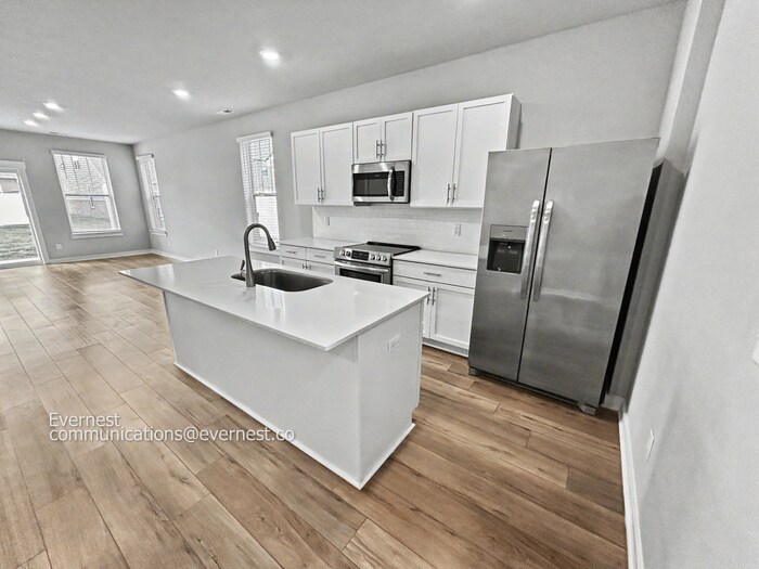 Building Photo - 710 Mickelson Way