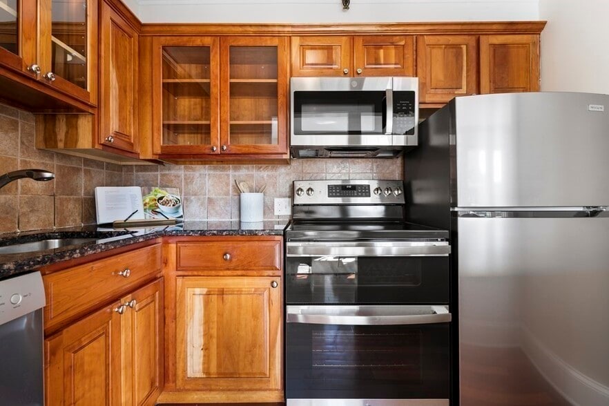 Building Photo - 520 Beacon St