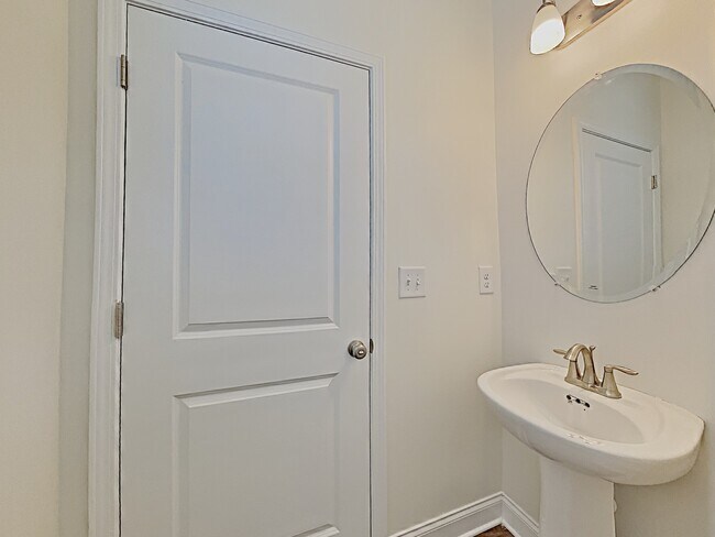 Building Photo - 410 Levon Ct