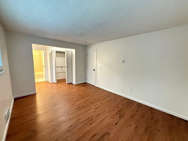 Building Photo - 2 Bed 2 Bathroom in Pinehurst (Plus Amenities!)