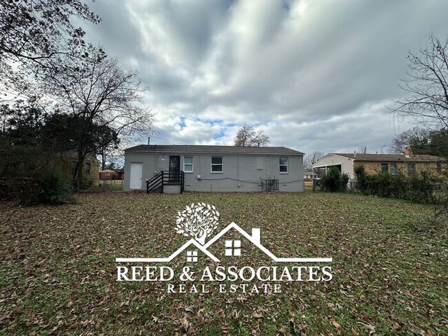 Building Photo - Renovated 4 Bedroom Home in Whitehaven!