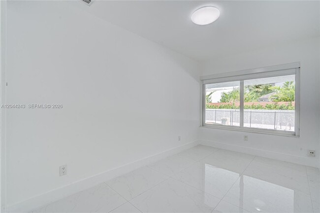 Building Photo - 773 Woodcrest Rd