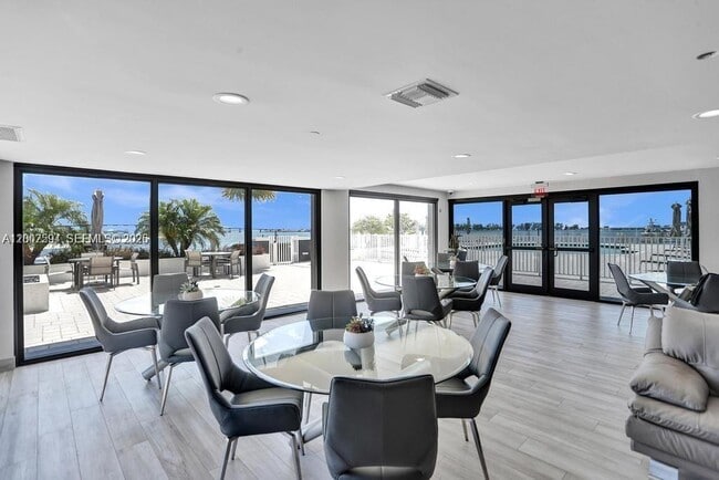 Building Photo - 200 SE 15th Rd