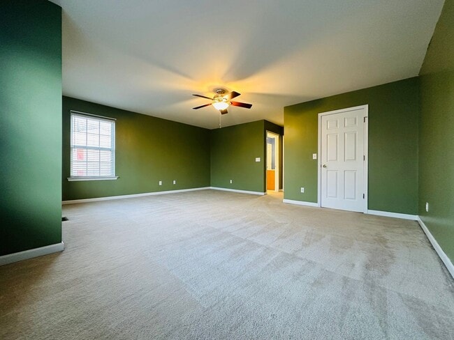 Building Photo - End-Unit 3BR Townhome Minutes to NCSU, Downtown & Crossroads