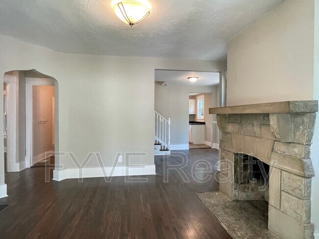 Building Photo - 1126 Sharpe Ave