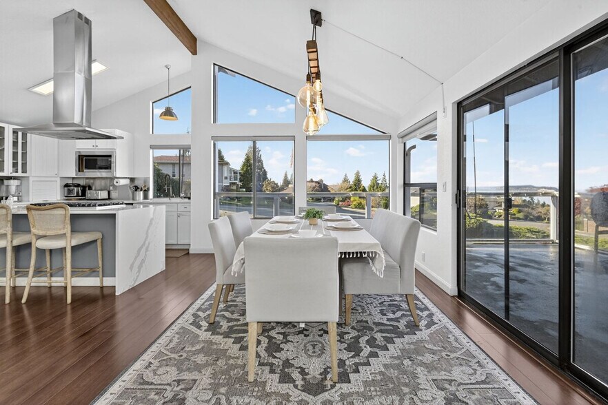 Building Photo - 5111 23rd Ave W