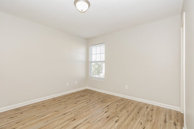Building Photo - 8051 Logan Dr