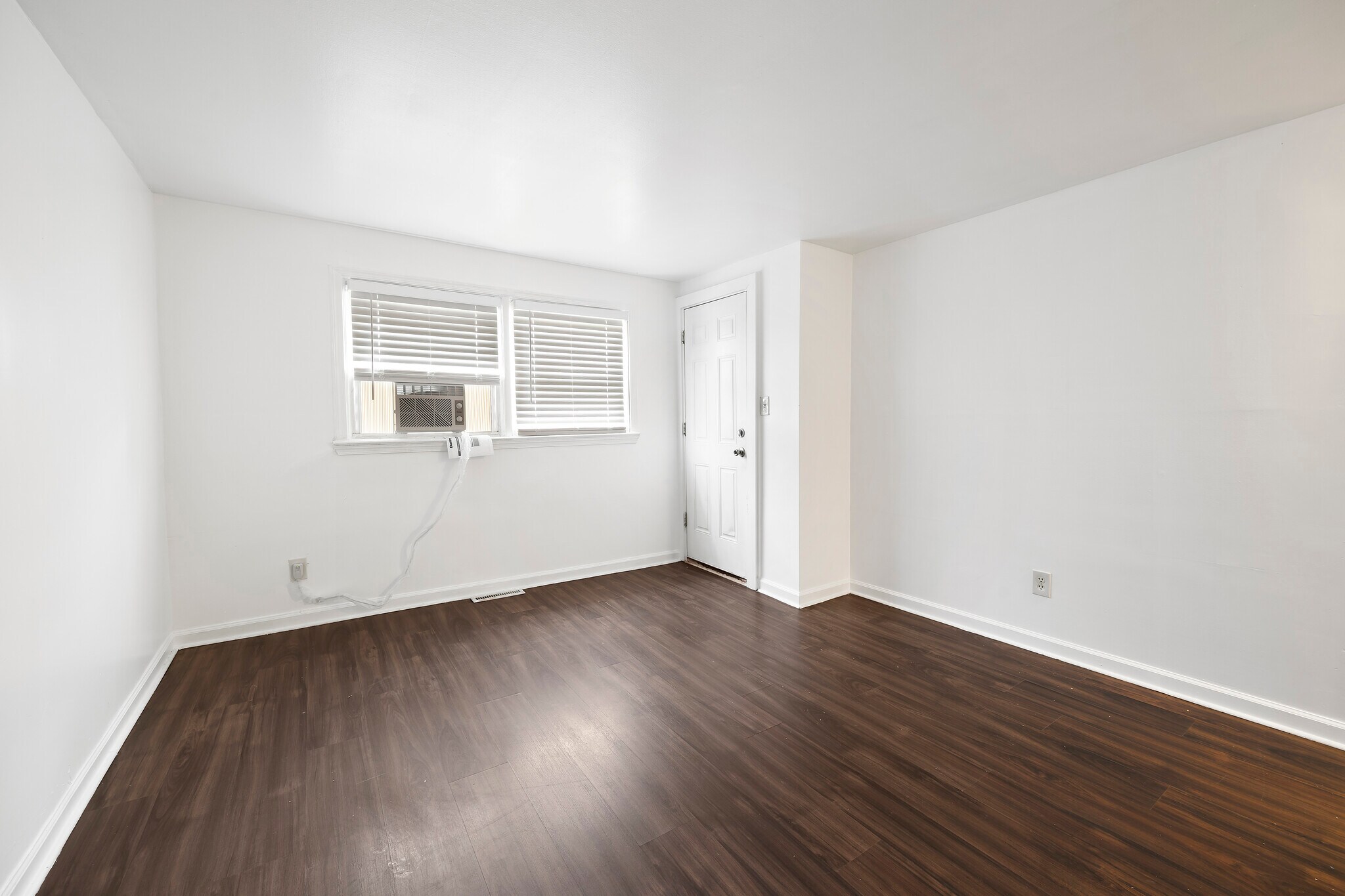 Building Photo - 3816 W Bay Ave