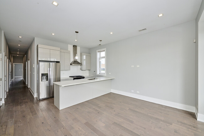 Building Photo - 1338 W Cullerton St