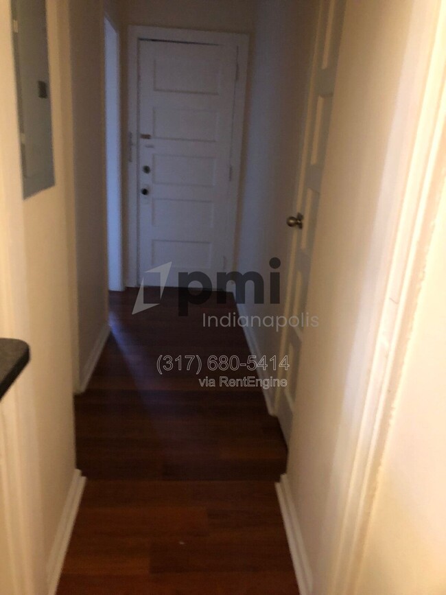 Building Photo - 406 N Delaware St