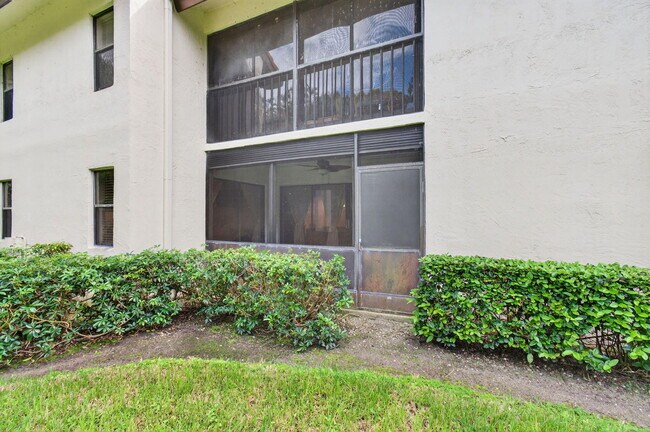 Building Photo - 5945 Parkwalk Dr