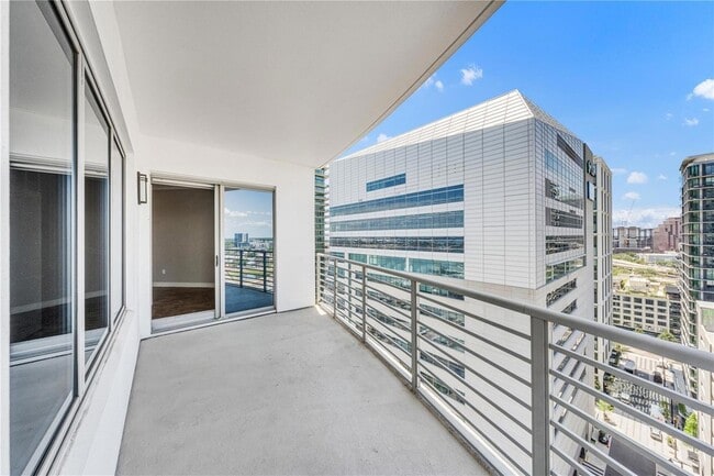 Building Photo - 449 S 12th St
