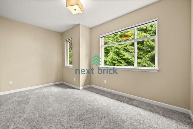 Building Photo - 3 Bed 2.5 Bath End Unit Townhome is Available for Rent!