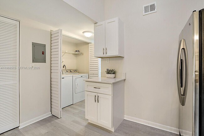 Building Photo - 6327 Chasewood Dr