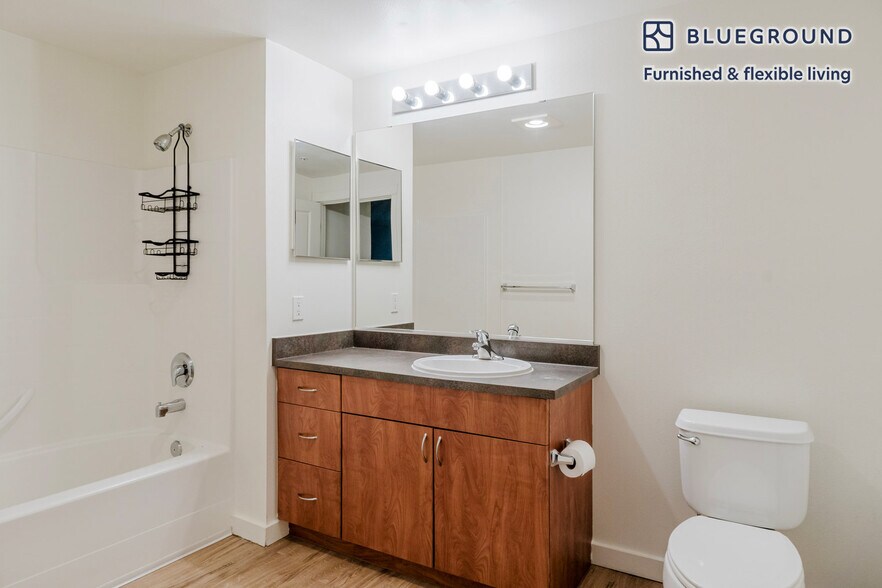 Building Photo - 362 Bellevue Way NE