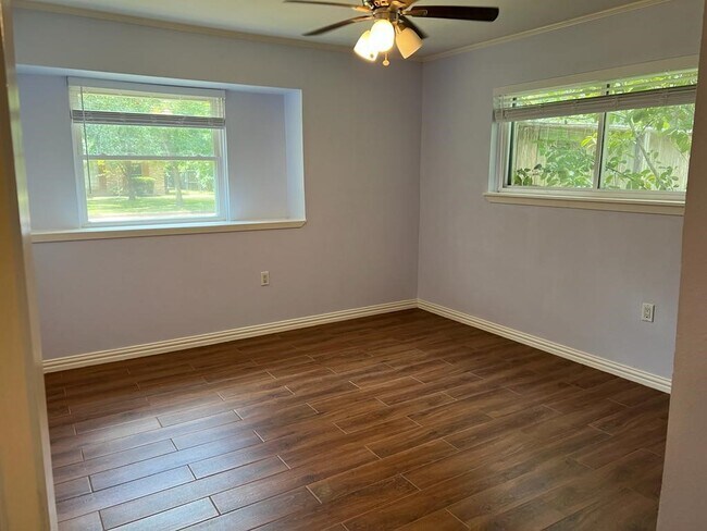 Building Photo - 5910 Dawnridge Dr