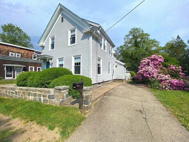 Building Photo - Winter Rental: Hodgkins Cottage