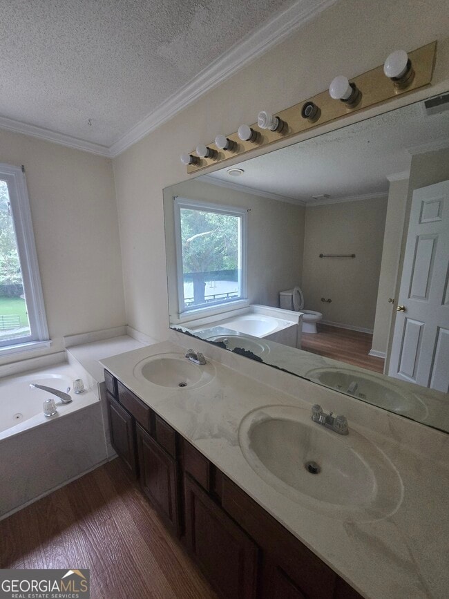 Building Photo - 3490 Runnymeade Dr