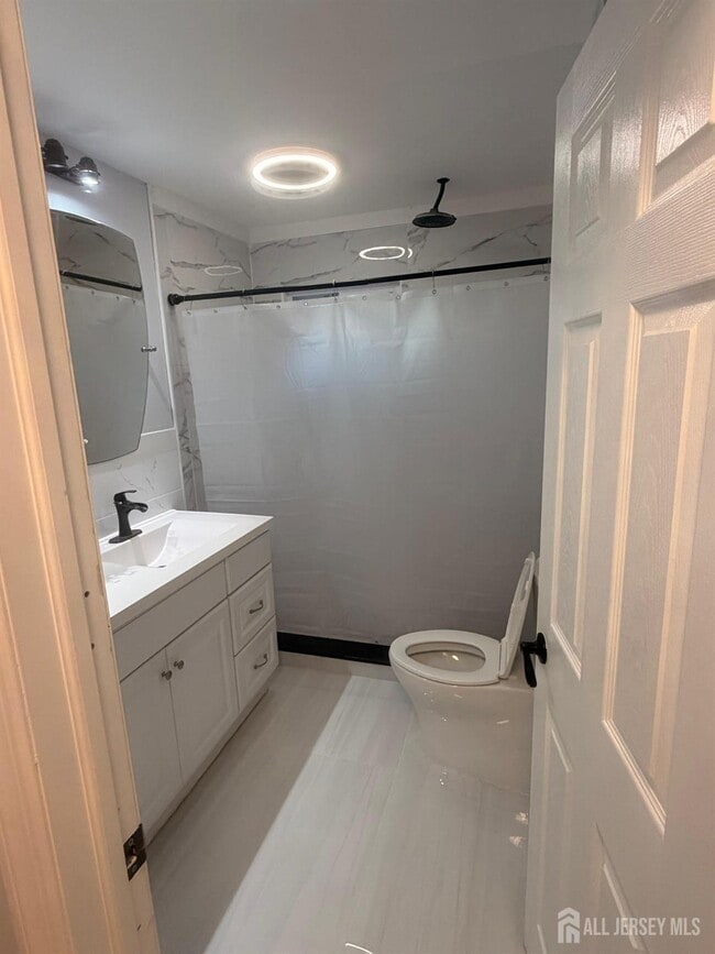 Building Photo - 84 2nd St