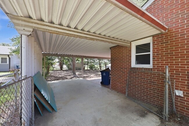Building Photo - 1305 Erwin Rd