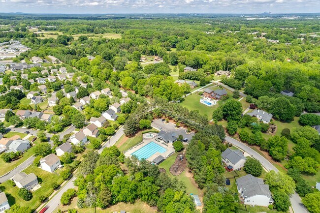 Building Photo - Idyllic 3-bed, 2.5 bath in the desirable W...